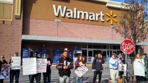 america-wakiewakie:  Oakland Community Demands Justice for John Crawford III at East-Side Walmart | AmericaWakieWakie January 18th, 2015 Pictured: John Crawford, 22, was shot and killed Aug. 5th by police in the Dayton suburb of Beavercreek, Ohio, while h