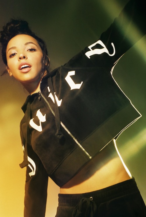 marcitlali: kacjzernandef: bigfootjpg: tinashesources: Tinashe for Juicy Couture juicy couture omffq