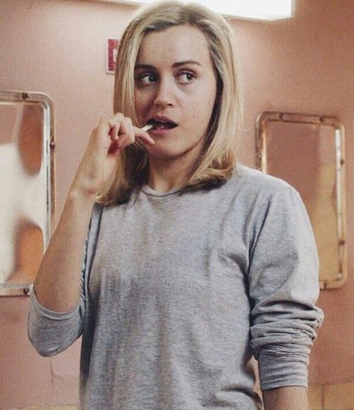 Im so gay right now ❤︎❤︎ #taylorschilling #piperchapman #vauseman #oitnb #orangeisthenewblack