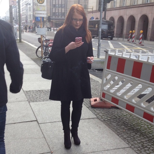 Girl on street. Just stands out of croud of different students and other casually dressed people around. Berlin, DE. #strangeronastreet #sartorialist #redhead (at Post | Postbank)