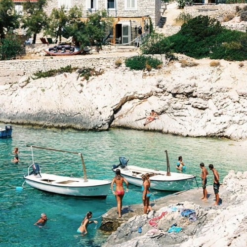 prettypicsdelightfultips: tajeswimwear: Weekend time. Via @cameron_hammond www.prettypicsdeli