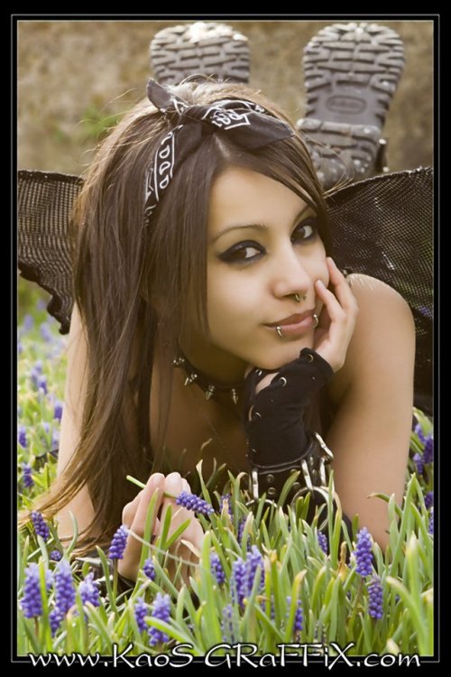 Sooo sexy and exotic! Such a beautiful Goth girl. Mmm. reminds me of my second live in subbie a bit.