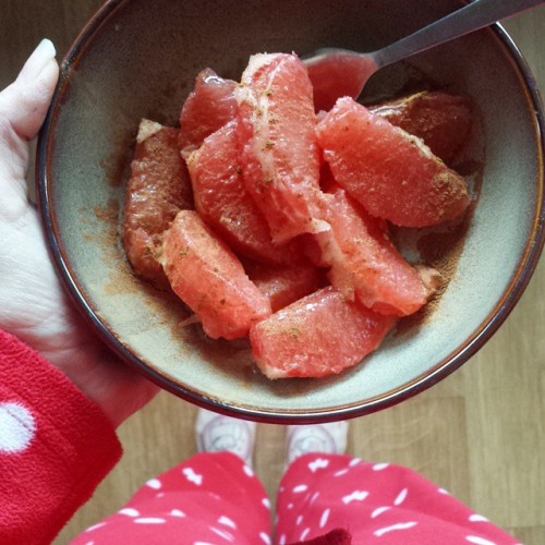 Mmmm cinnamon and maple grapefruit &lt;3 This would taste amazing baked! #grapefruit #maplesyrup #ci