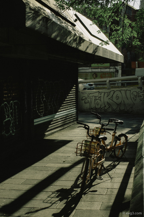 Pandemic Days, by Abelardo Ojeda. Insurgentes subway station and surroundings, Mexico City.// More o