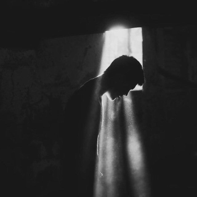 أ ب و ق ي س ツ القلب الذي ازدادت هشاشته كلما شعرت بوجع