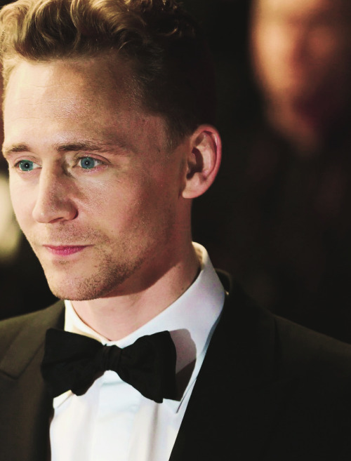 stilestilinski: flawless people | + tom hiddleston 