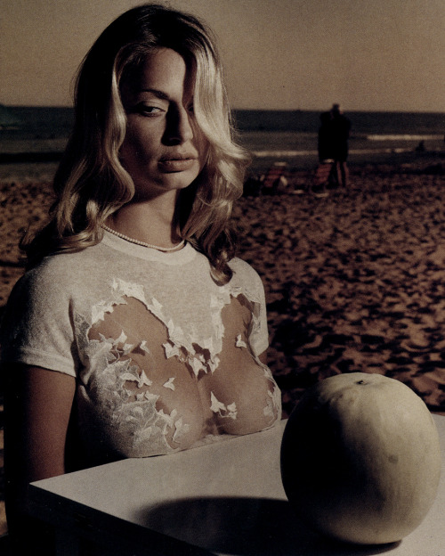 labsinthe:“The Beach” photographed by Luis Sanchis for The Face 1999 