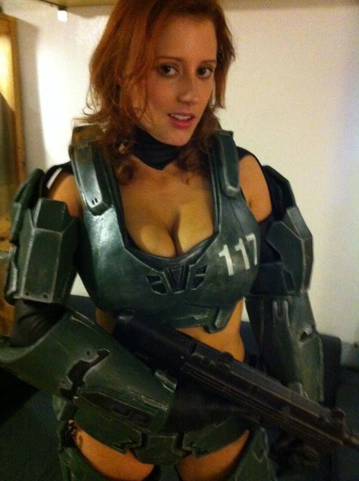 cosplaysleepeatplay:  Abby Dark Star as Master Chief (HALO)