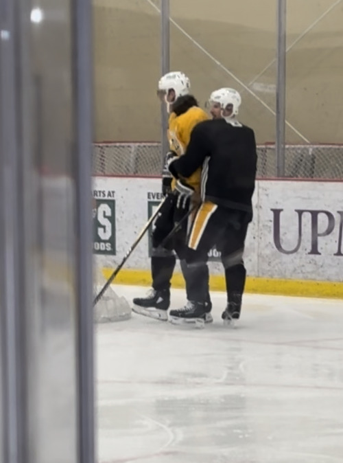 Sid’s Gone Full Slut 😭