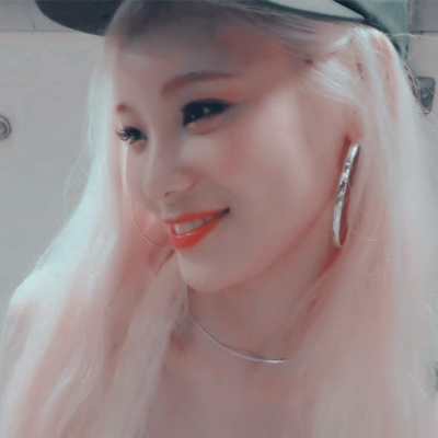 whaliedits:… jinsoul icons! like or reblog if you safe.i create a new tumblr for girls, babes! follo