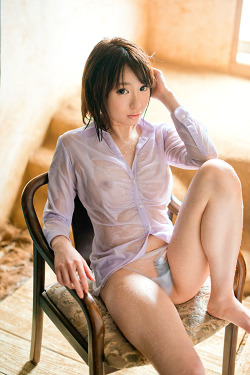 wizwizardg:  Beauty is in the Eye of the Beholder &amp; She’s so Transparently Beautiful