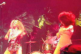 thequeenbey:  a much needed collection of the knowles sisters dancing for your blog 