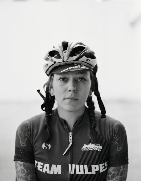 bikesandgirlsandmacsandstuff: (via JP Bevins: Red Hook Crit women’s field portraits | No life like t