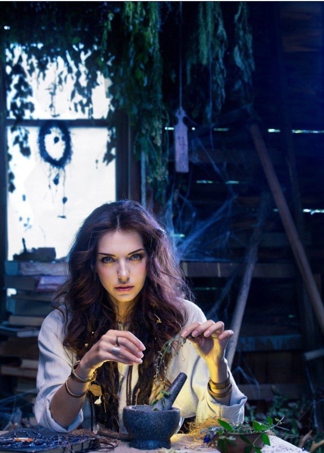 magickal-melancholy:witchydays:Witches, rise for I refuse to let you fall  ✬