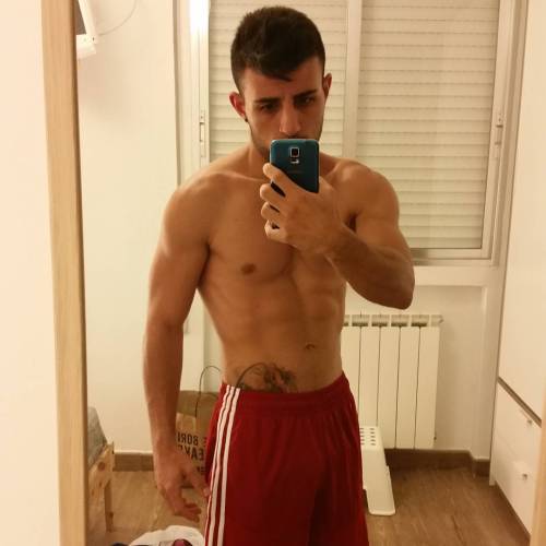 insta-hunk:  Instagram: @drew_nieve 