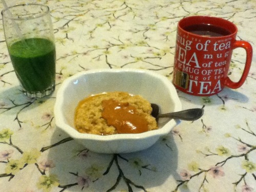 aisha-mh:Brunch: oatmeal with one spoon of peanut butter and organic honey, mug of peppermint tea, s