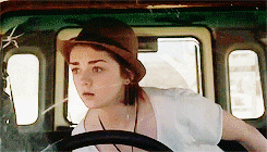 paddledee-deactivated20160909:  Maisie Williams in the trailer of Heatstroke 