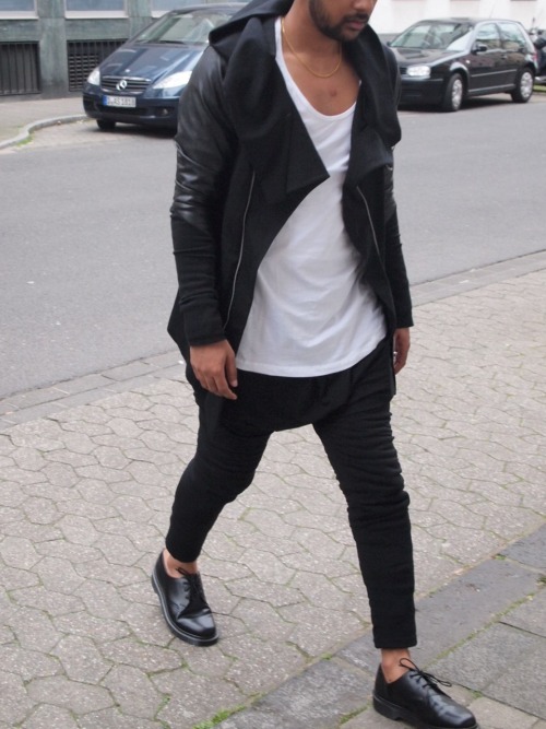blvcktrillogy:  For a trill fashion blog follow BLVCKTRILLOGY  guys that have nice fashion sense let me love you please