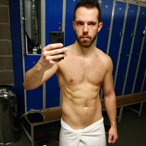 Twas the week before Christmas and all through the gym, selfies were being taken&hellip; love traini