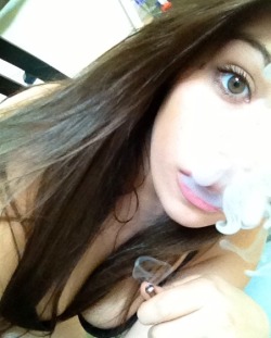 thatsummerrtimesadness:  high there💨