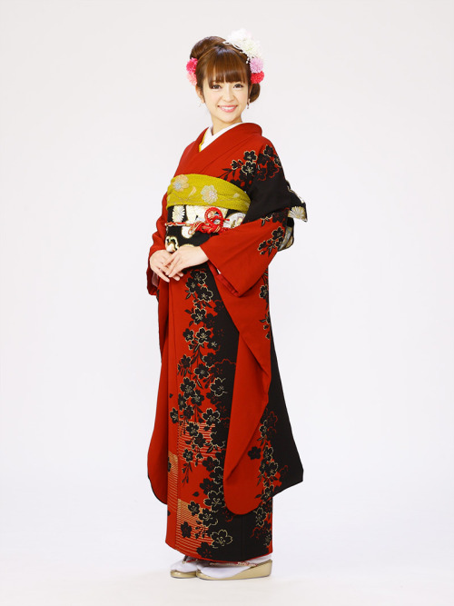 thekimonolady:Rental furisode (long-sleeved women’s kimono) from kimonorental.jp, who offer “cute”, 