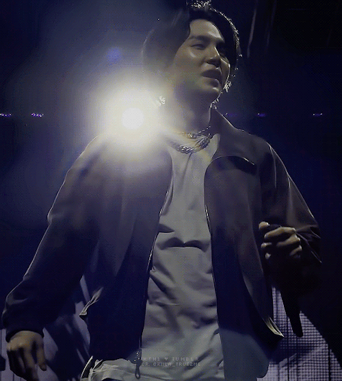 Hes The King (d2 - Ubs Arena)cr. Twt