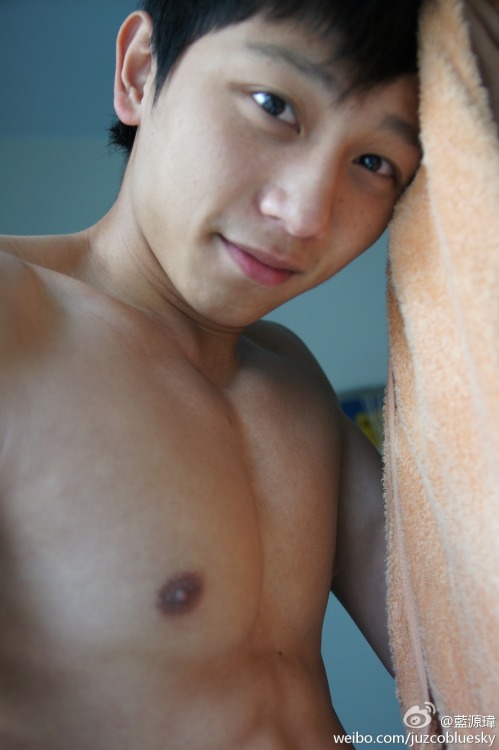 mantop1069:香港最CHOK23歲可愛肌肉男代表—藍源瑋JUZCO…