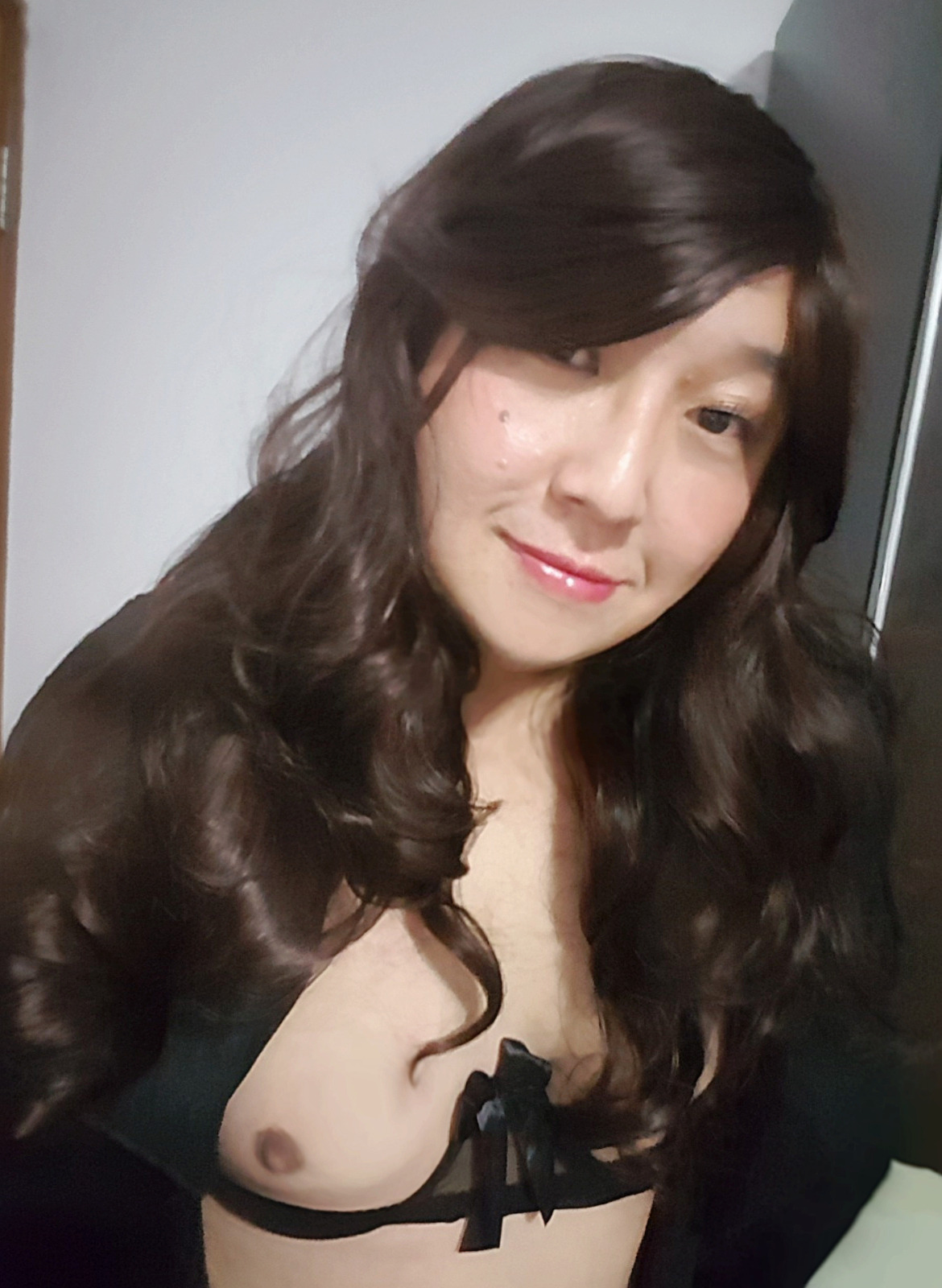 julia-sen: Anyone who wants to unplug that thing in my ass please~