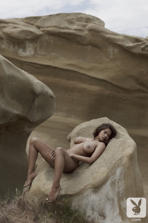 favorcelebs:  Clarencia Niamat