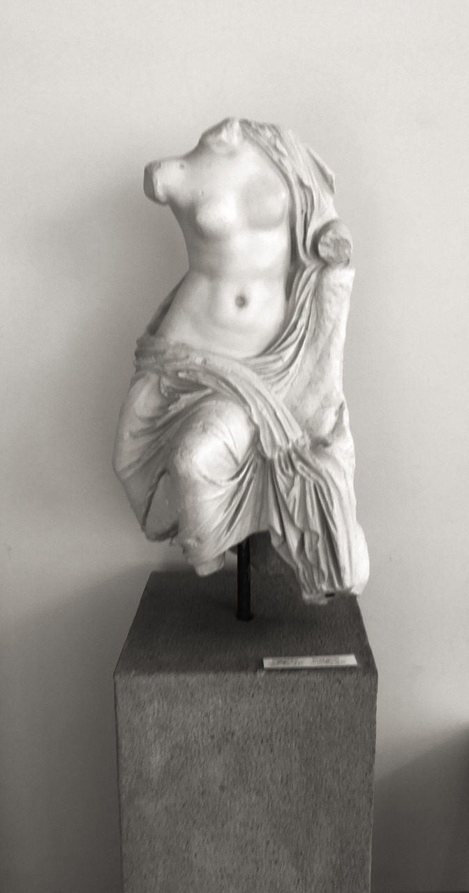 lady-iwilltouchyouwithmymind: Aphrodite. Archaeological museum, Thessaloniki.   ©
