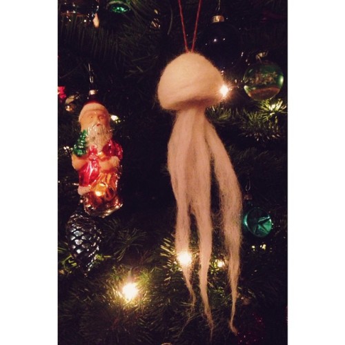 adventures in #needlefelting pt. 3: jellyfish! #crafts #crafting #needlefelt #jellyfish #seacreature