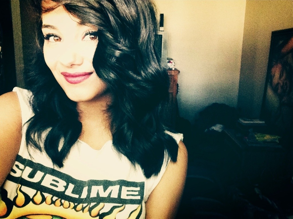 janelnataly:  everyone and their mom has this shirt 