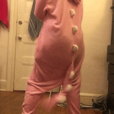 adeadlydame:  There she goes shaking that ass on the floor 