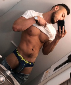 briannieh:  ‪This 6 hour flight to LA feels