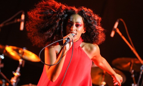 soley-solange:08/23/15-Solange performing at FYF Fest