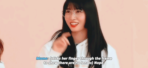 jeongsyunhos:cutie fashionista momo♡