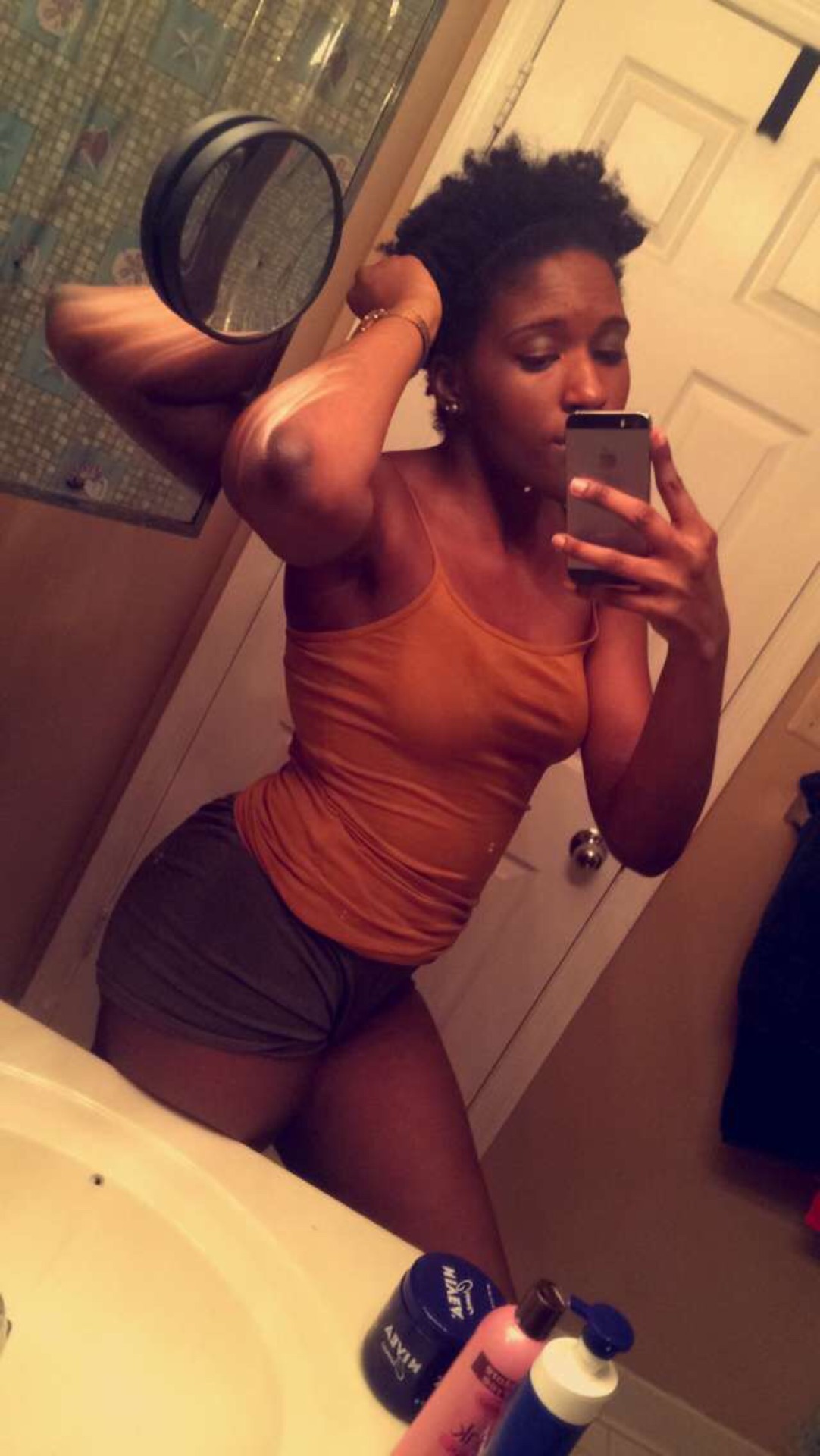 uhohnova:  I love my skin &amp; my hair.