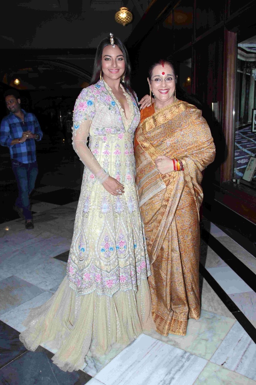 The World Of Indian Cinema Sonakshi Sinha And Her Mother Poonam Sinha 💕 