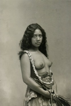 From Tahitian Beauties, by Lucien Gauthier.