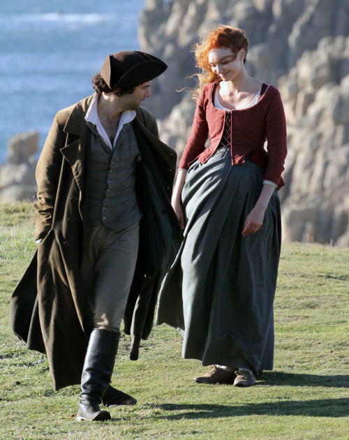 themissingmink:  Answers on a postcard… Aidan Turner and Eleanor Tomlinson on the set of Pold