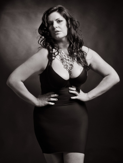 femaleformz: jeffroscurvygirls: Follow LoveFigures for more stunning curves curvy mature ♥ Fe