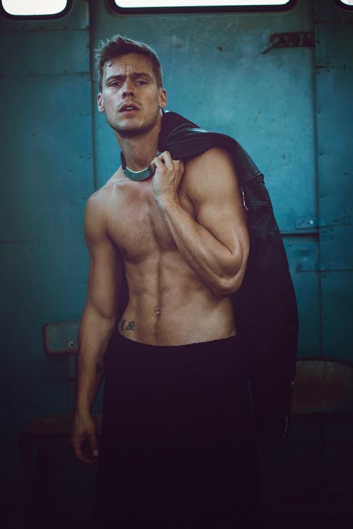 lesguys:  Jason Beitel by Ivan Avila for Lui Magazine