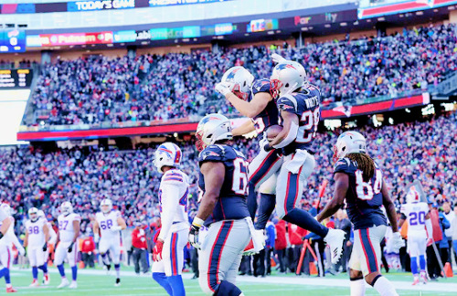 quicksiluers: New England Patriots (24) vs. Buffalo Bills (12(The Patriots clinch the AFC East Title