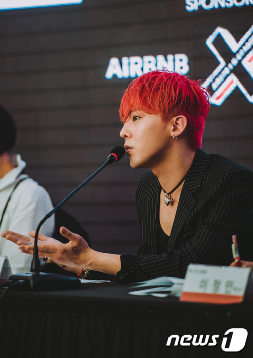 Porn Pics 150608 G-Dragon x Peaceminusone Press Conference