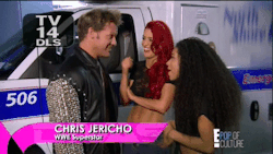 reflectiveauburnblack:  hot4men:  Now I see why Total Divas is TV-14! Naked Jericho! =D  His abs look incredible though.