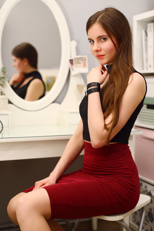 heelsland:   More pictures of hot girls in tight dresses, lingerie, sexy outfits,