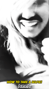 demetrria:  @ddlovato: how to take a selfie…… [x] 