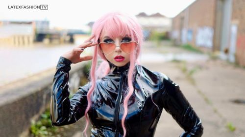 Still from an amazing shoot with @so_shelly_awkward  . #latex #pvc #fashion #pinkrocks #style #latex