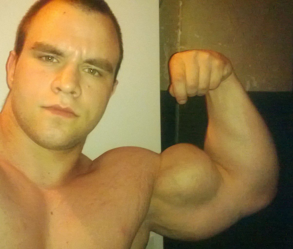 theruskies:  Russian biceps -“Oh, yeah baby! My biceps bigger than your thighs!