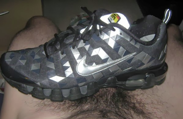 jockjizz:  His roommate’s TN’s getting some attention. With his straight roommate